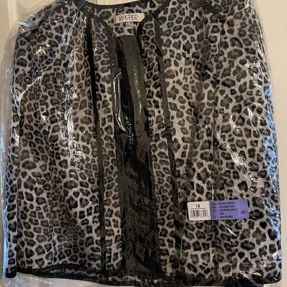 Kasper Charcoal Gray leopard print suit jacket. Size 18